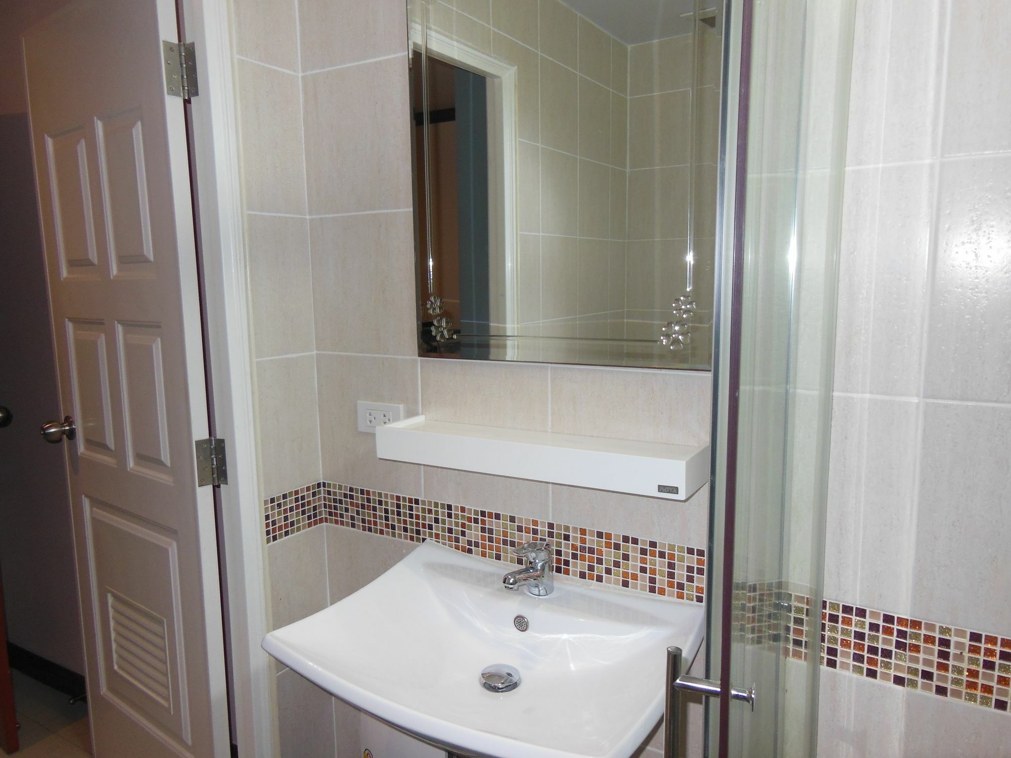 Boomerang Guesthouse And Bar Pattaya Luaran gambar